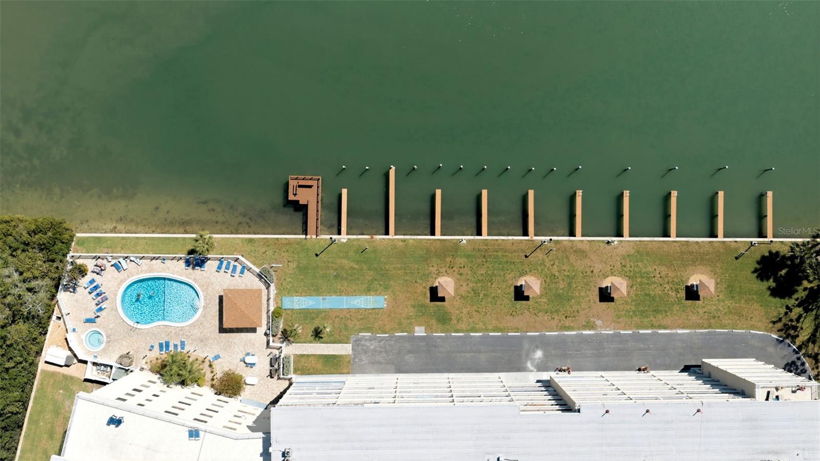 BAY SHORES YACHT & TENNIS CLUB - Residential