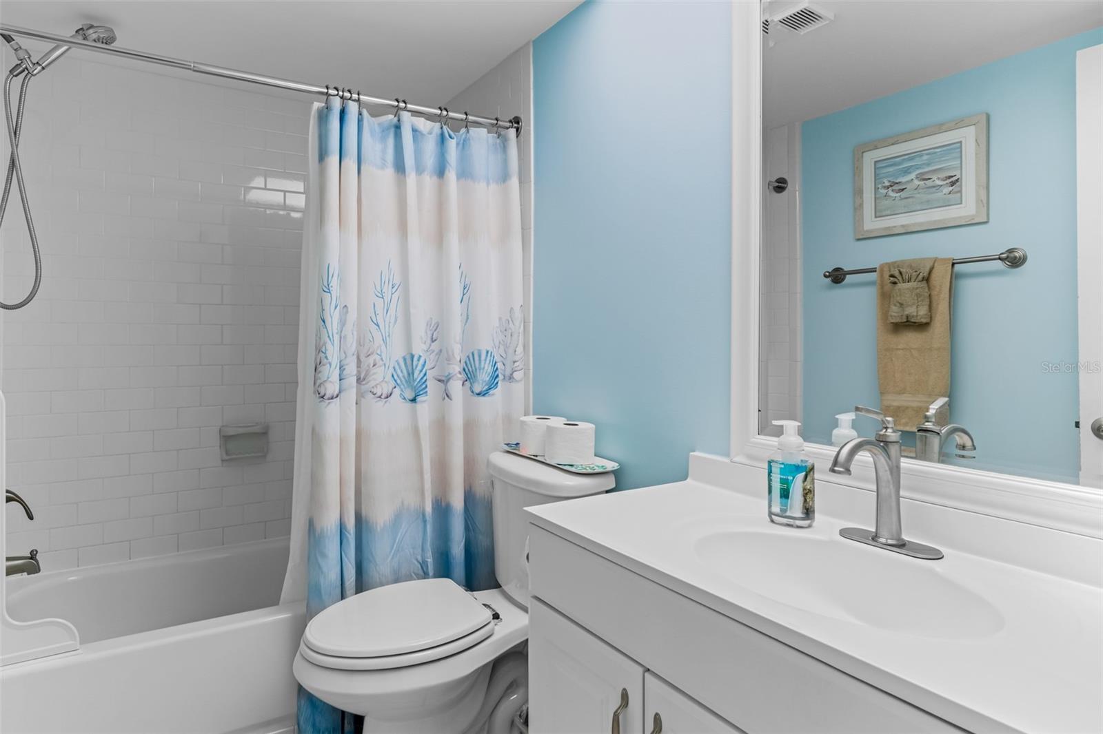 BAY SHORES YACHT & TENNIS CLUB - Residential