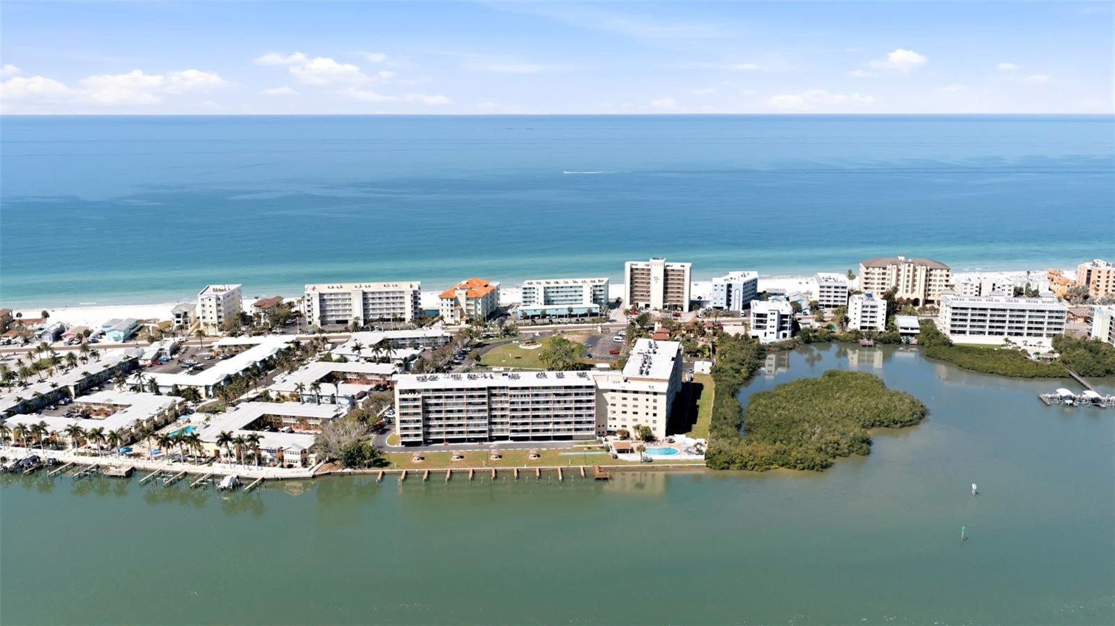 BAY SHORES YACHT & TENNIS CLUB - Residential