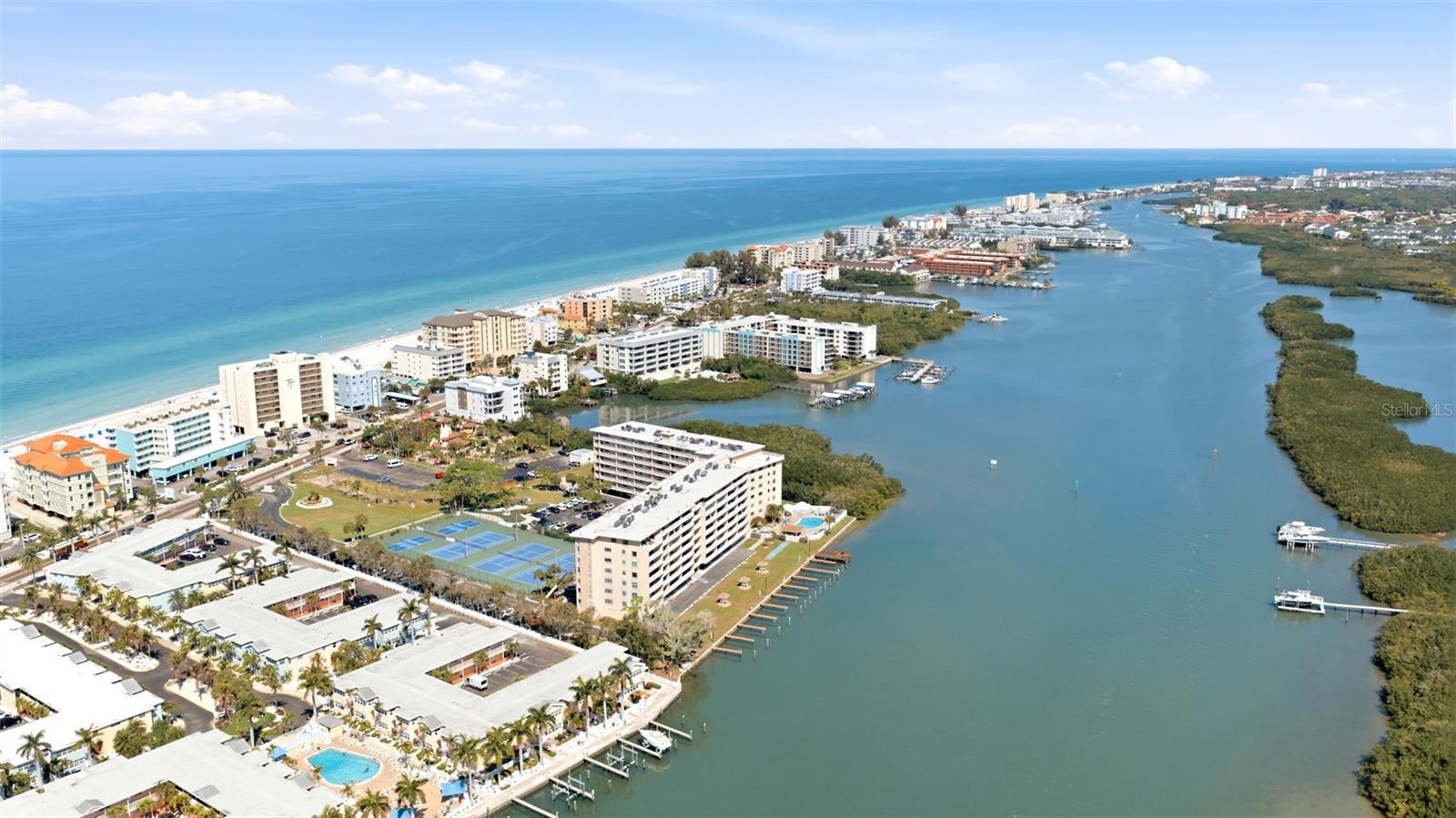 BAY SHORES YACHT & TENNIS CLUB - Residential