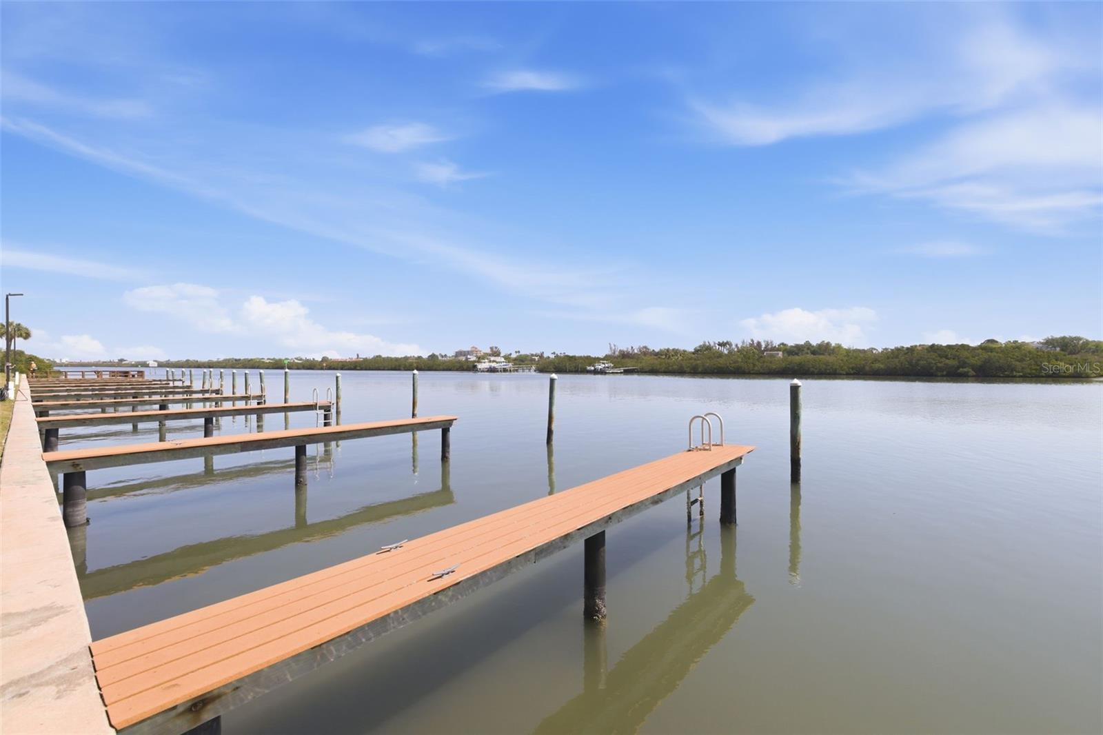 BAY SHORES YACHT & TENNIS CLUB - Residential