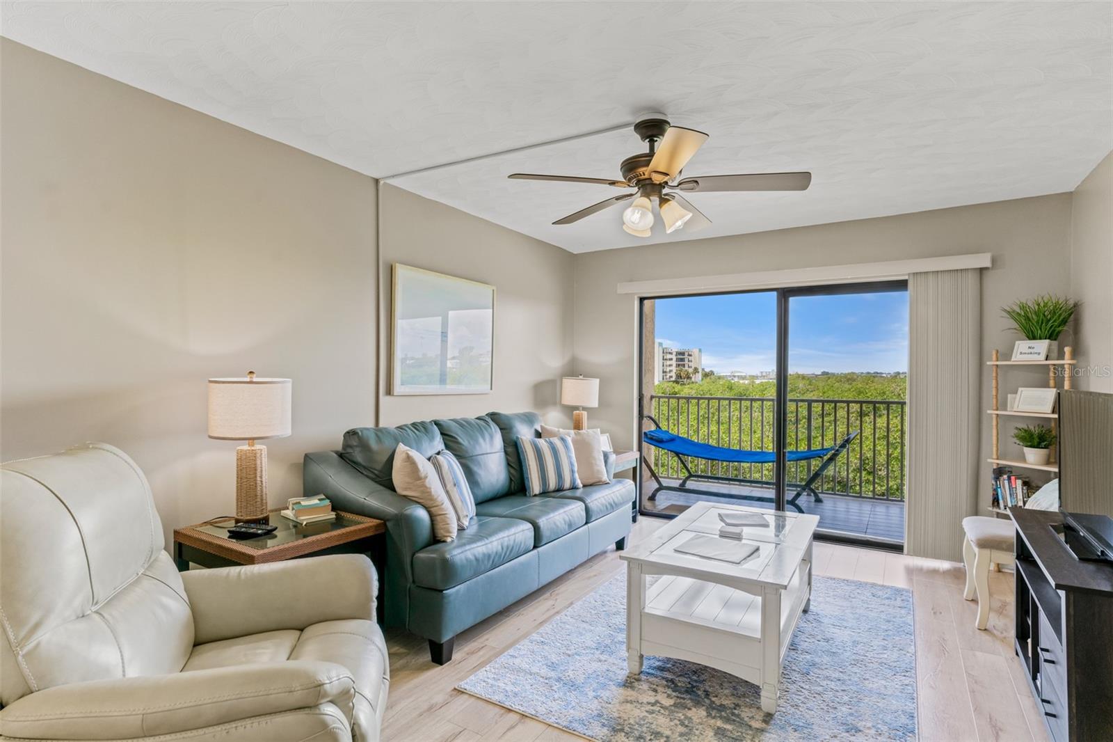 BAY SHORES YACHT & TENNIS CLUB - Residential