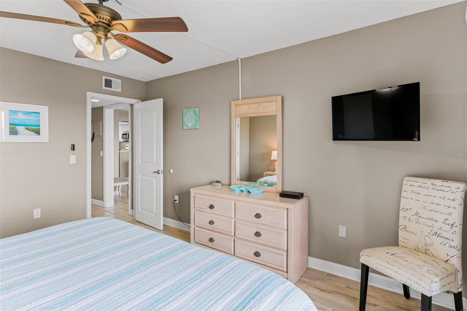 BAY SHORES YACHT & TENNIS CLUB - Residential