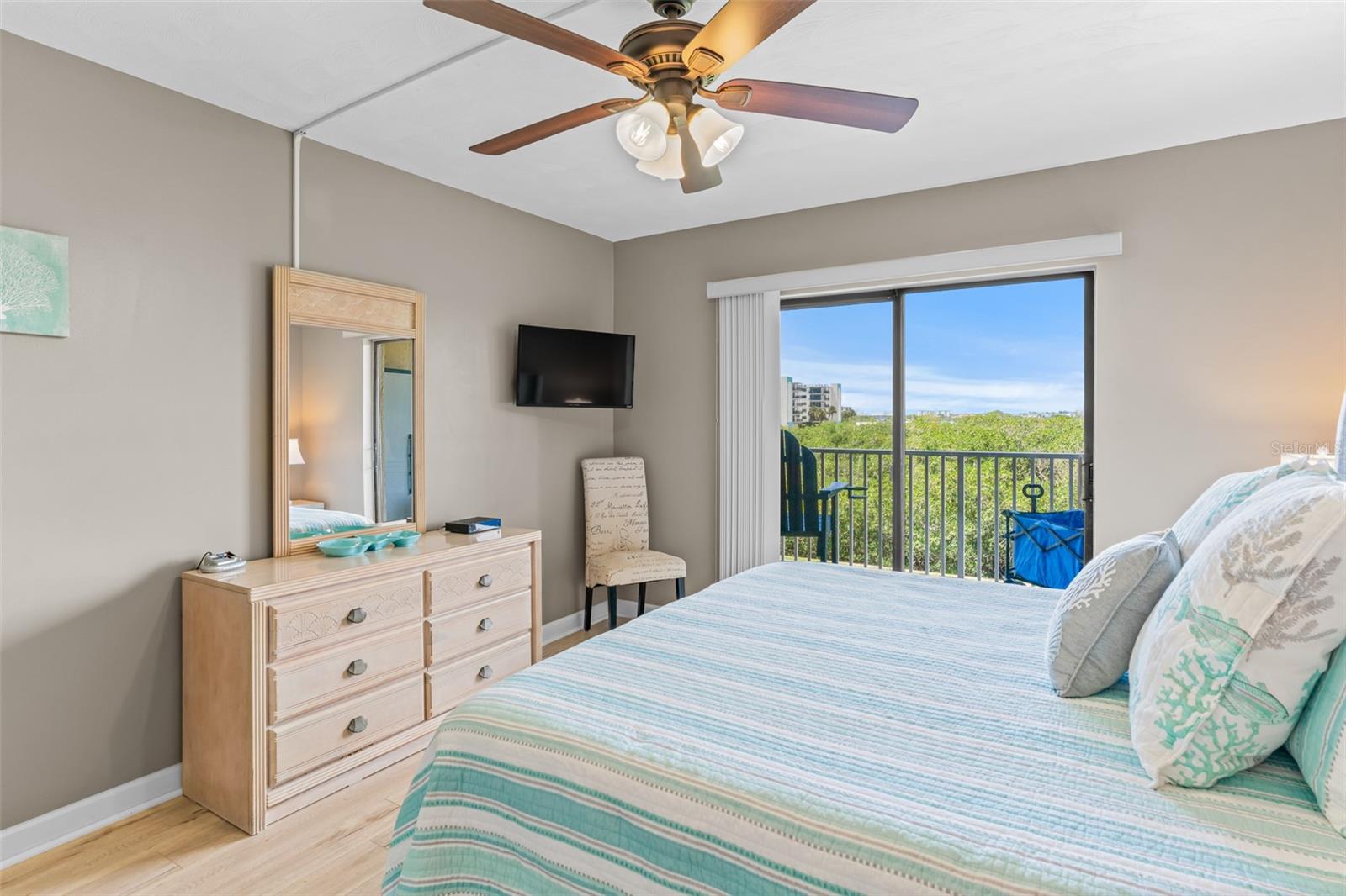 BAY SHORES YACHT & TENNIS CLUB - Residential