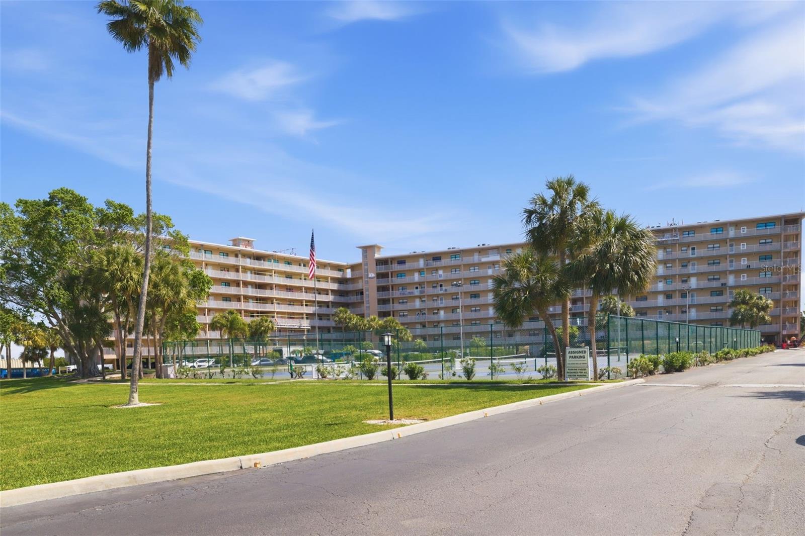 BAY SHORES YACHT & TENNIS CLUB - Residential