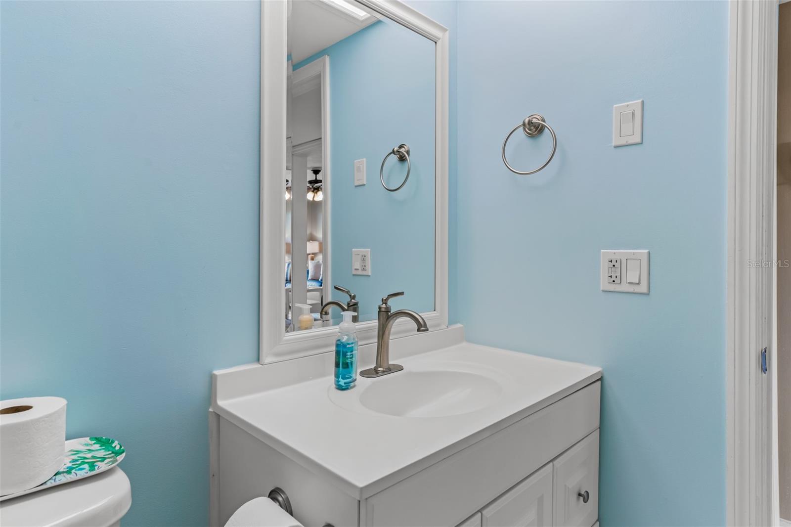 BAY SHORES YACHT & TENNIS CLUB - Residential