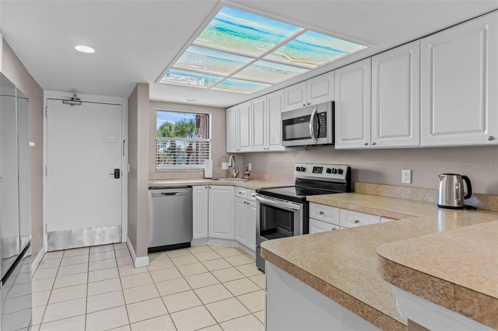 BAY SHORES YACHT & TENNIS CLUB - Residential