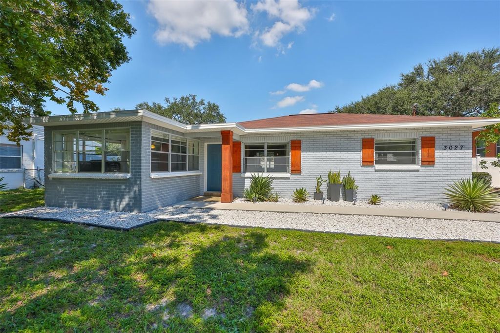 Photo of 3027 W Napoleon Avenue, Tampa, FL 33611 (MLS # TB8433372)