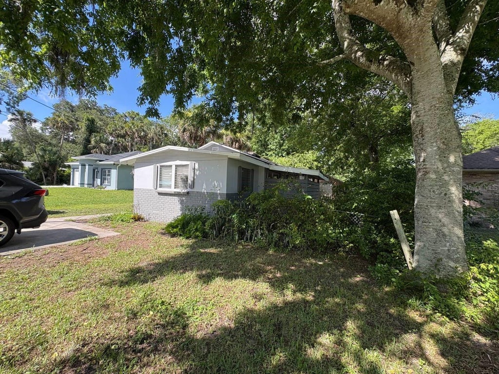 Photo of 1620 Selma Avenue, Daytona Beach, FL 32117 (MLS # TB8525261)