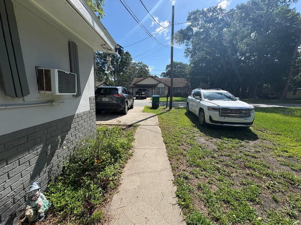 Photo of 1620 Selma Avenue, Daytona Beach, FL 32117 (MLS # TB8525261)