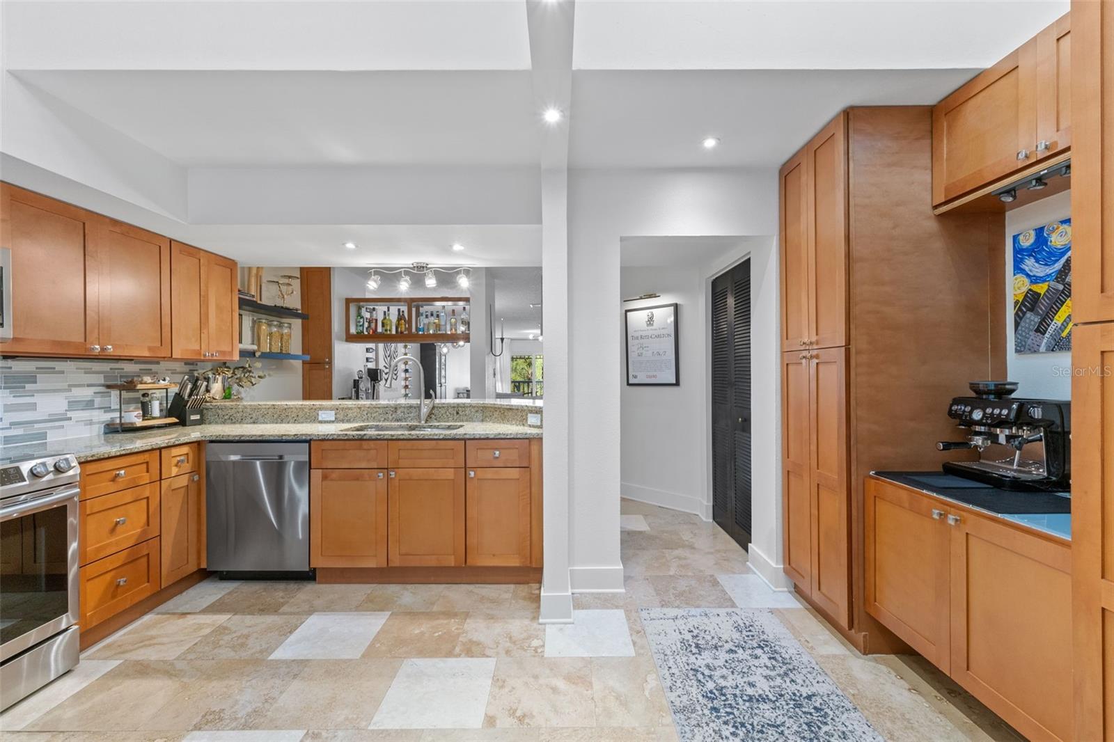 DOLLY BAY A VILLAGE ON LAKE TARPON - Residential