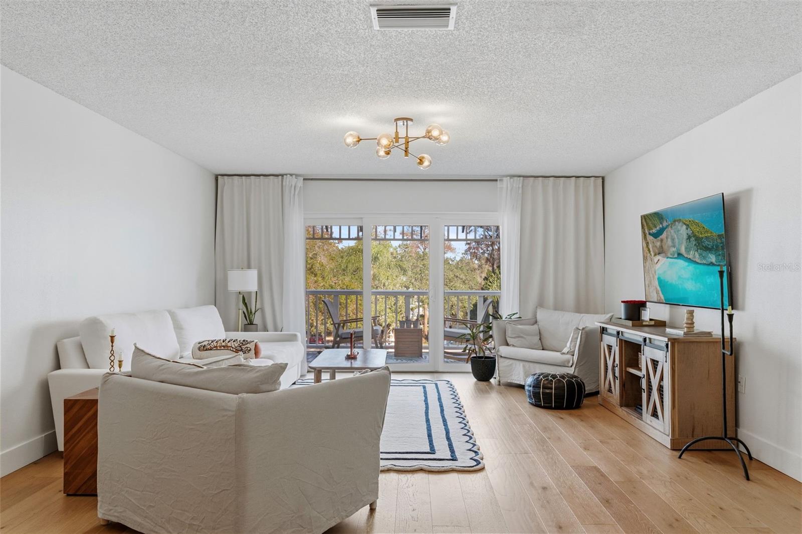 DOLLY BAY A VILLAGE ON LAKE TARPON - Residential