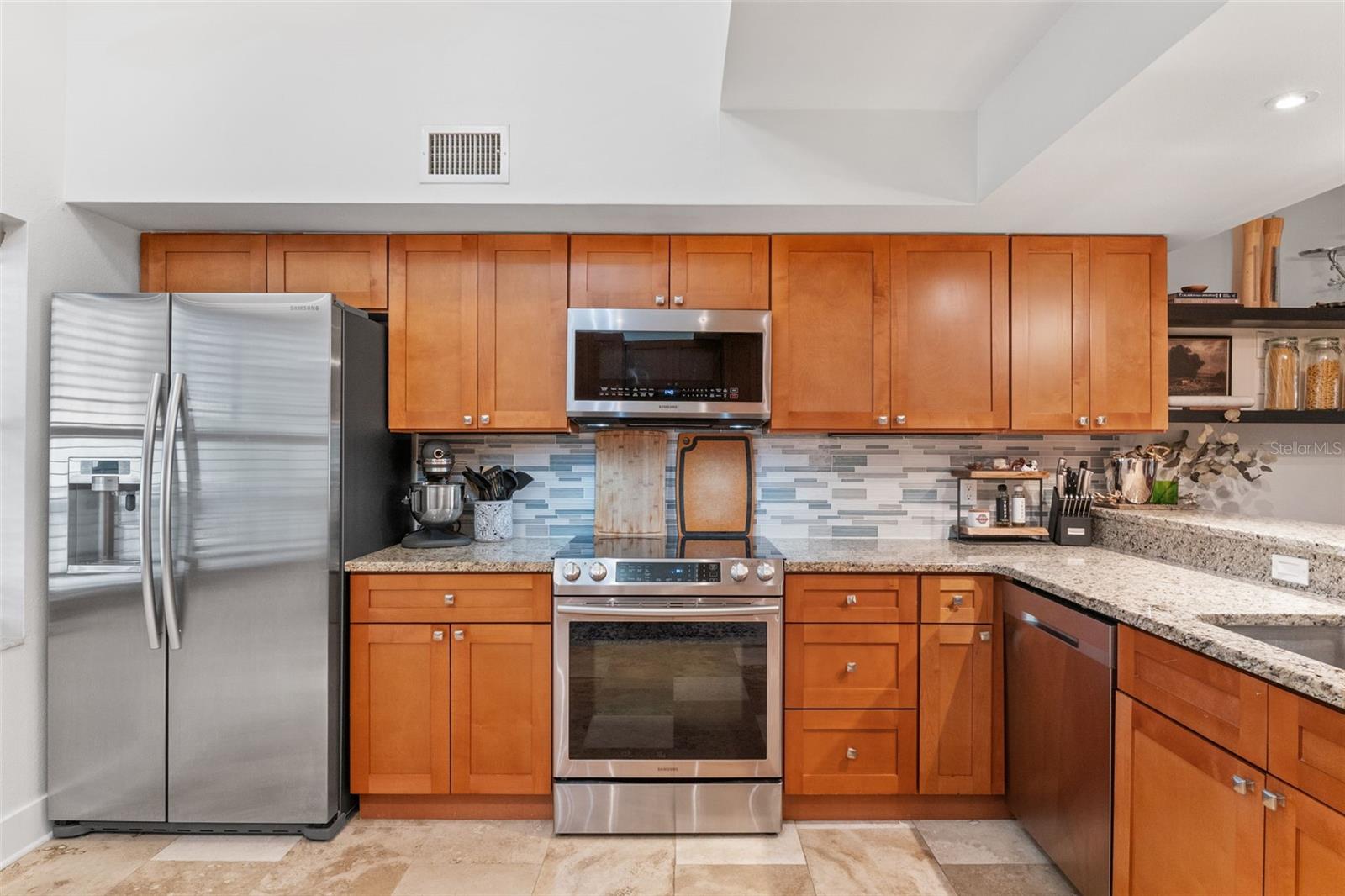 DOLLY BAY A VILLAGE ON LAKE TARPON - Residential