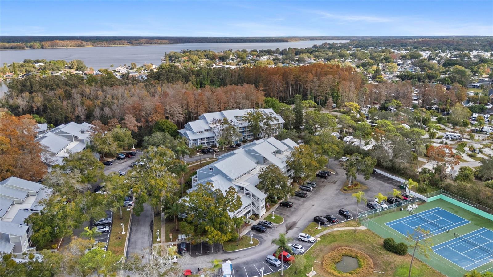 DOLLY BAY A VILLAGE ON LAKE TARPON - Residential