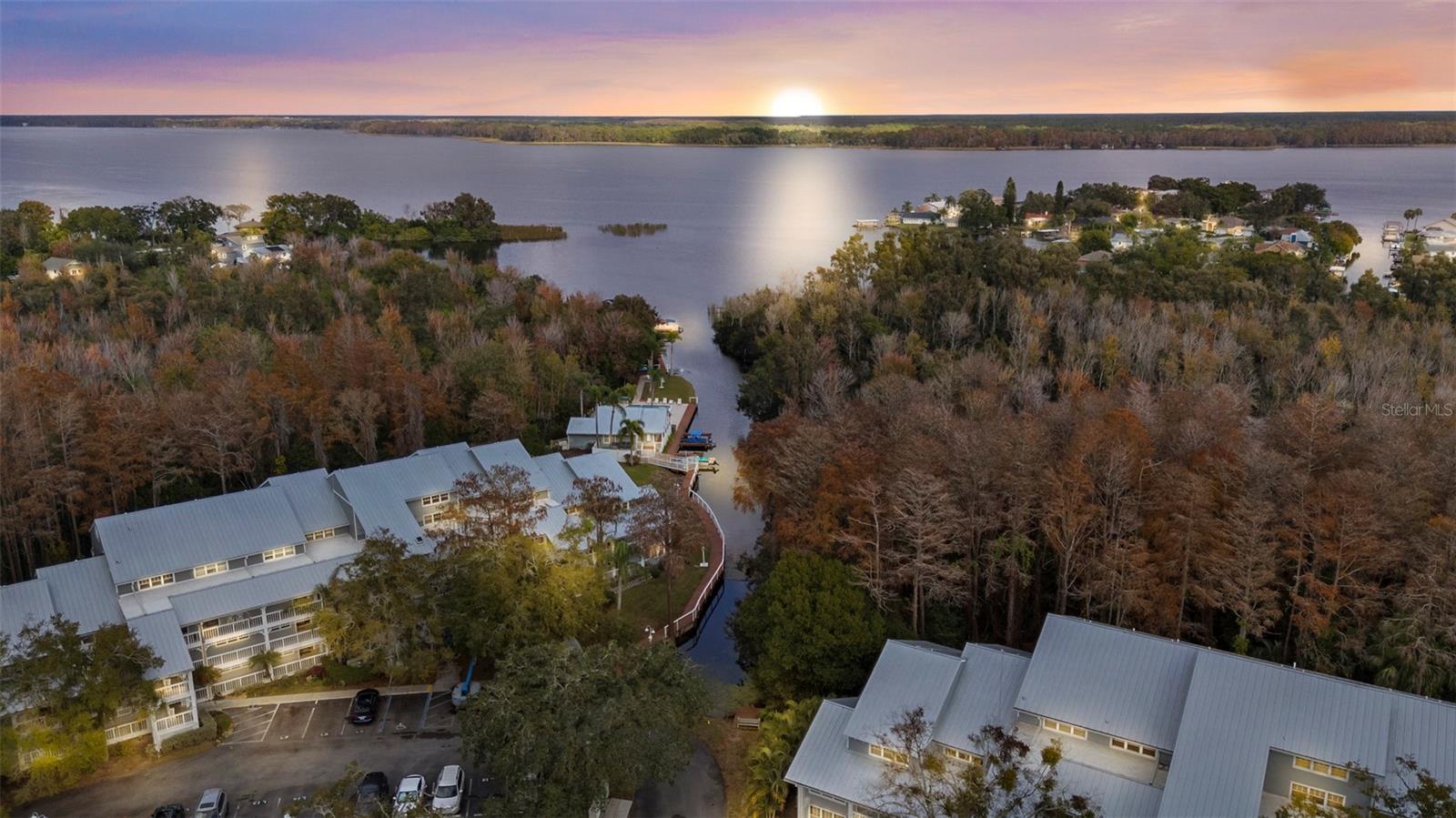DOLLY BAY A VILLAGE ON LAKE TARPON - Residential