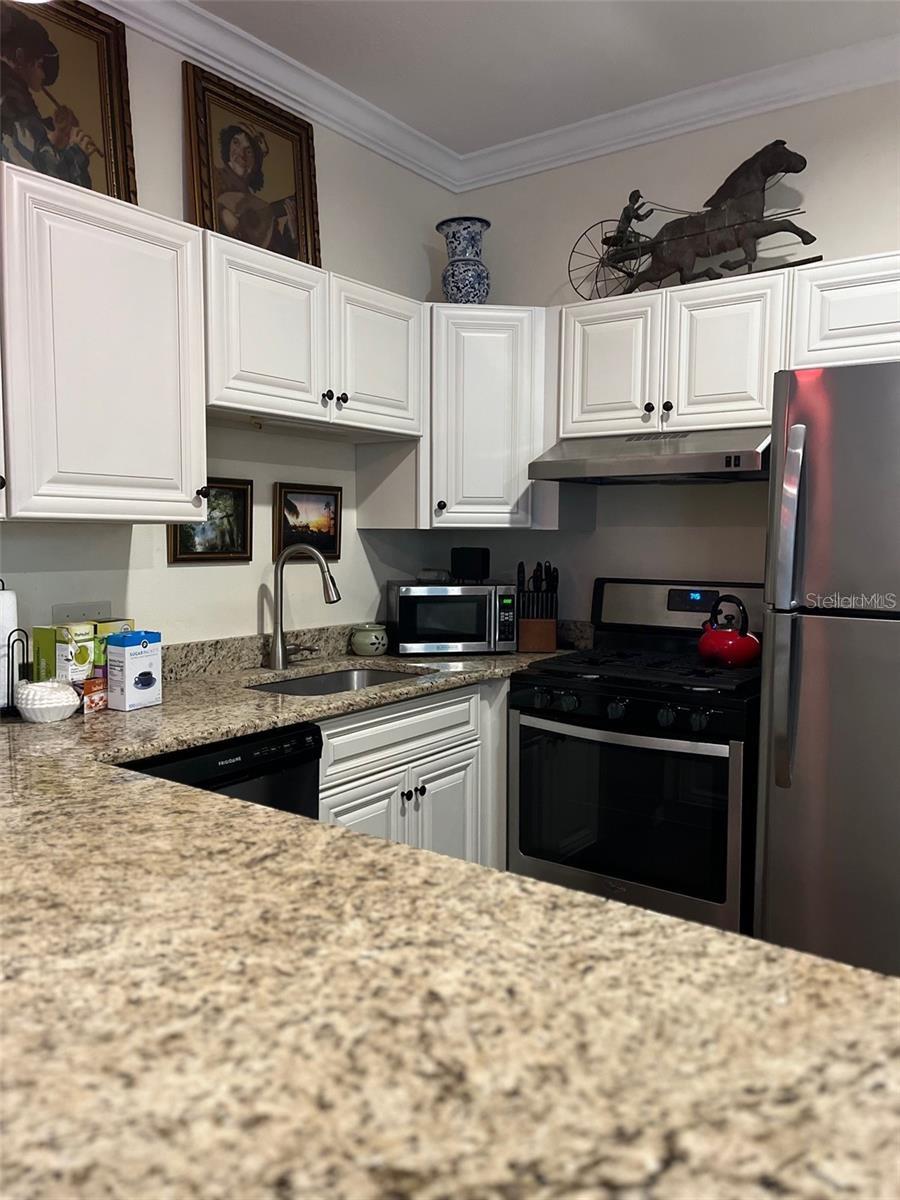 MOUNT CROMER ESTATES - Residential Lease