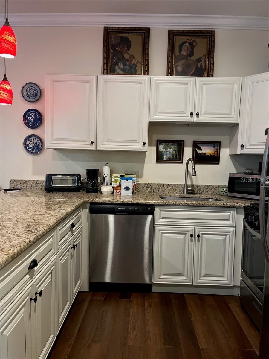 MOUNT CROMER ESTATES - Residential Lease