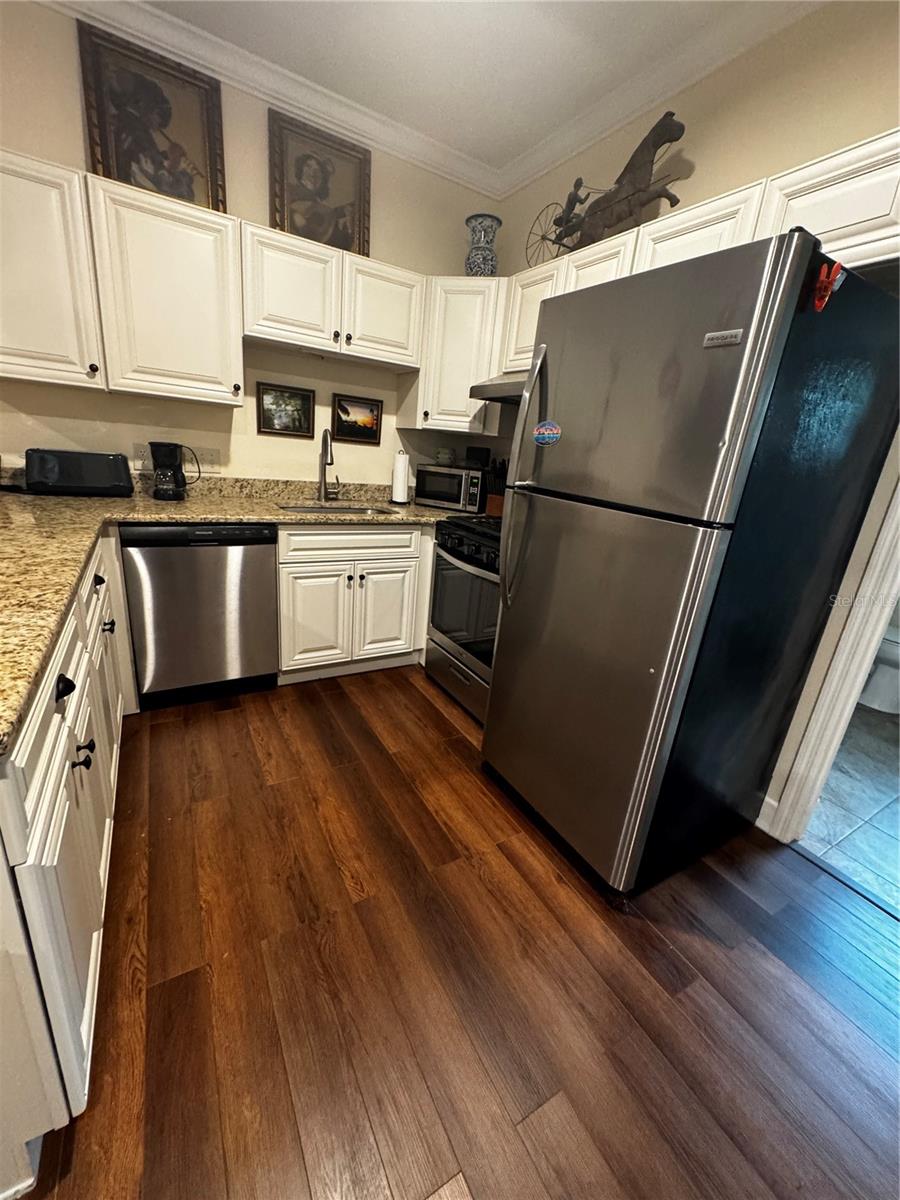 MOUNT CROMER ESTATES - Residential Lease