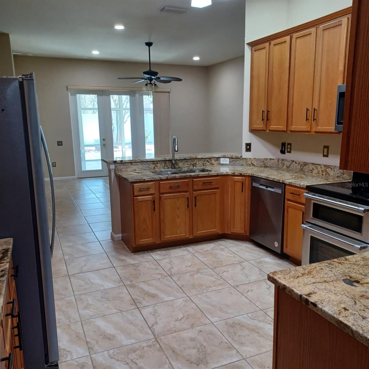 LEXINGTON OAKS VILLAGE 28 29 - Residential Lease