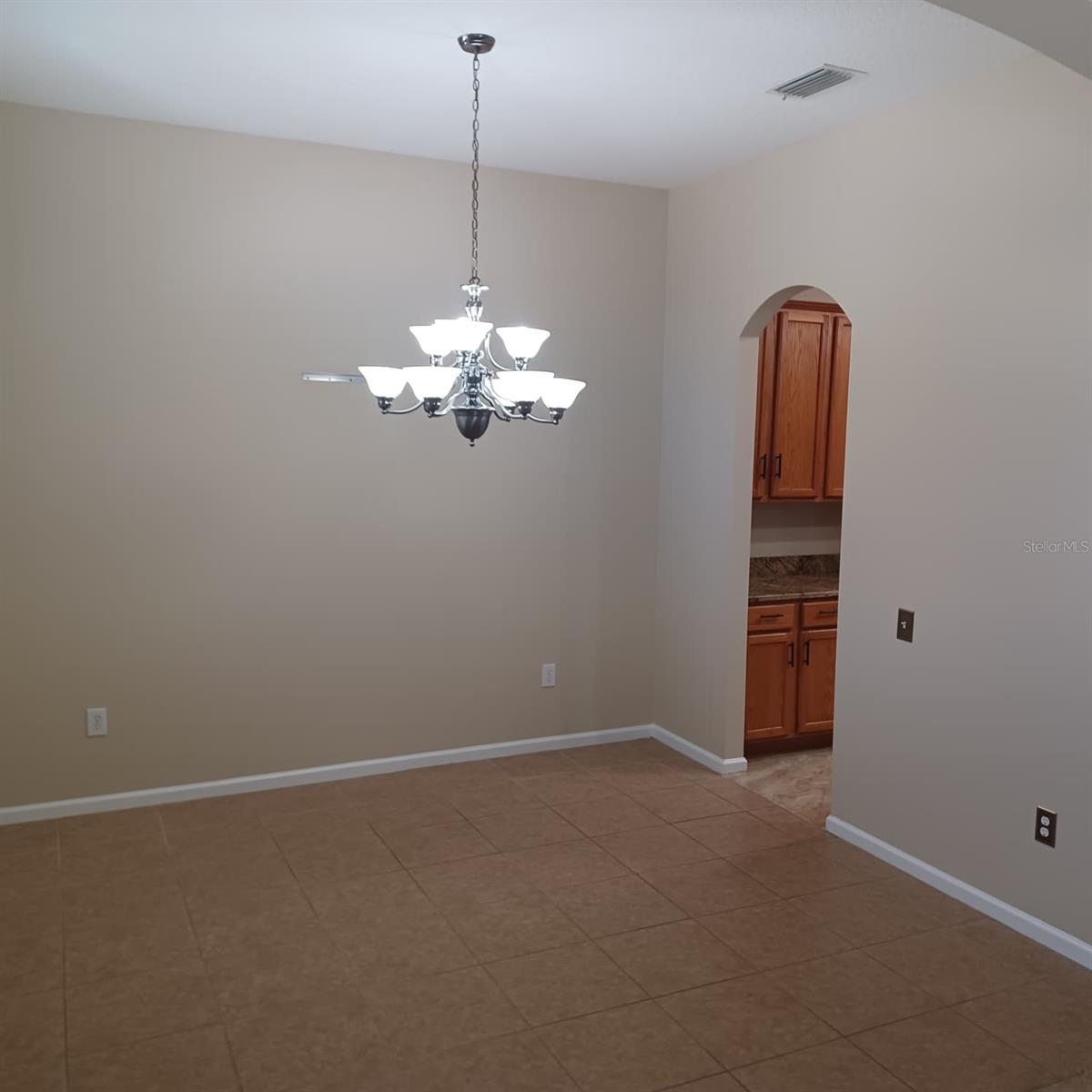 LEXINGTON OAKS VILLAGE 28 29 - Residential Lease