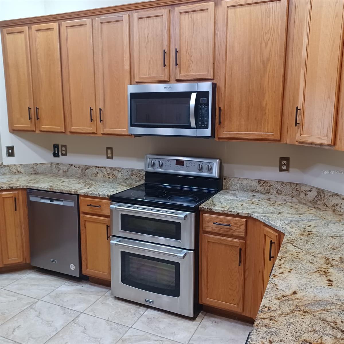 LEXINGTON OAKS VILLAGE 28 29 - Residential Lease