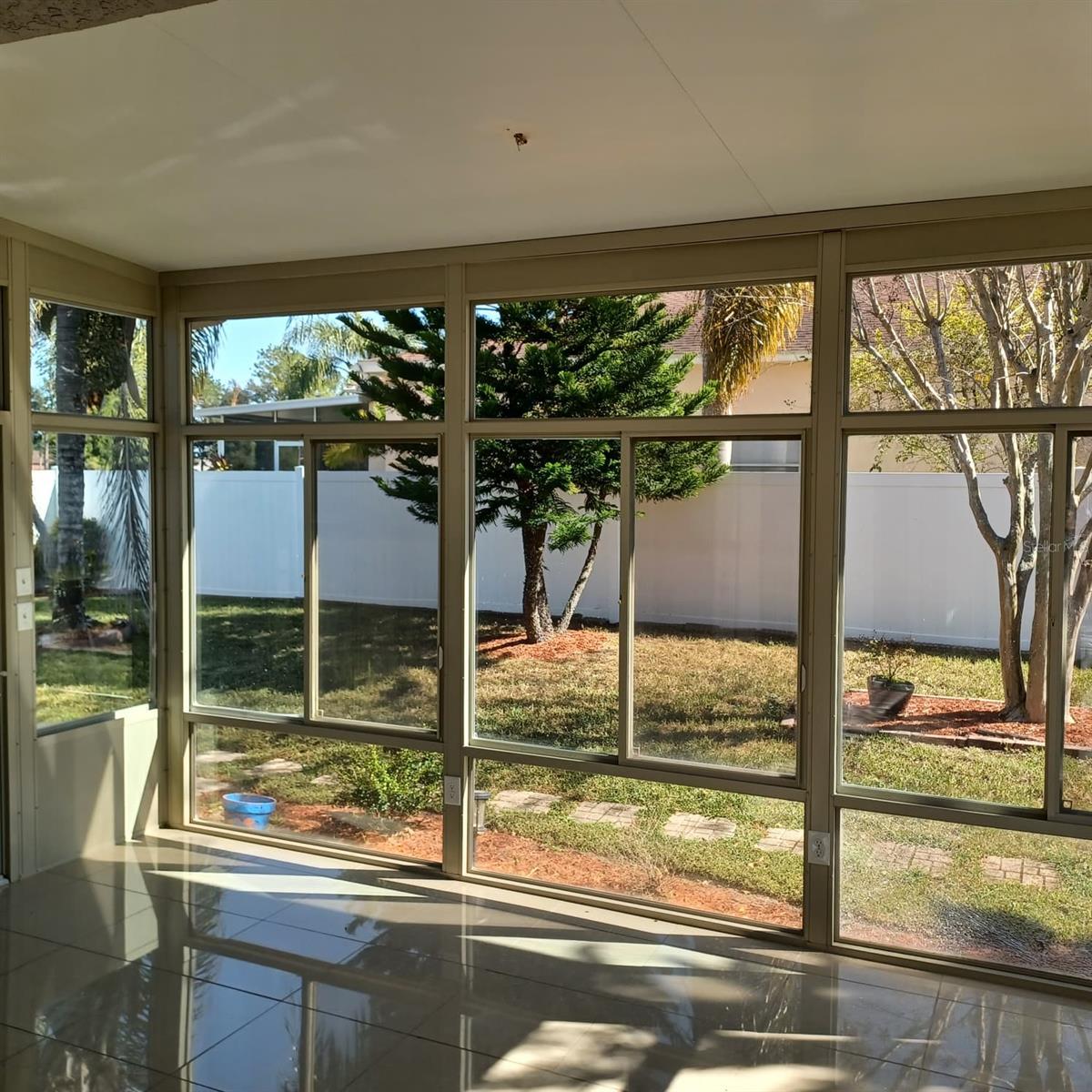 LEXINGTON OAKS VILLAGE 28 29 - Residential Lease