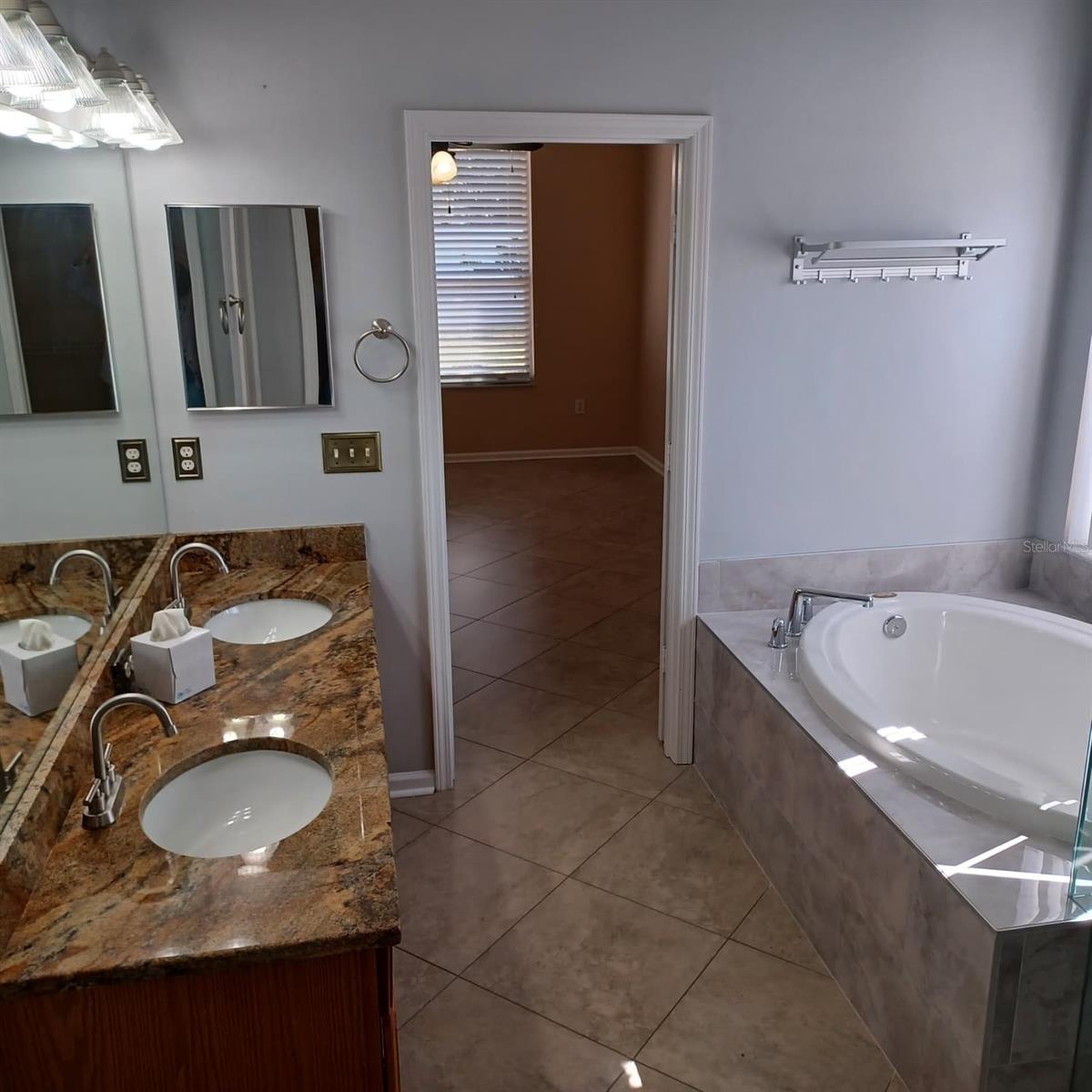 LEXINGTON OAKS VILLAGE 28 29 - Residential Lease