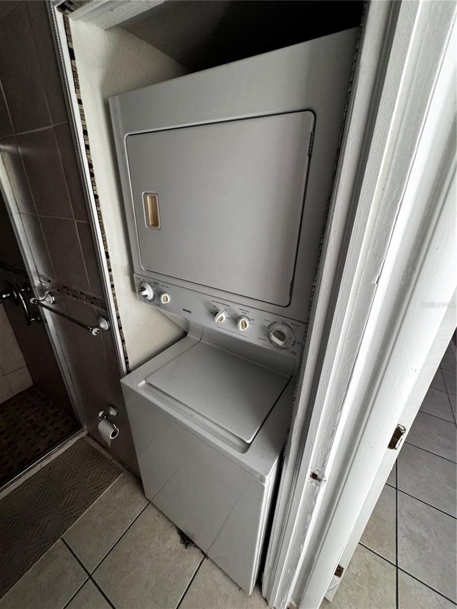 LAKESHORE CLUB - Residential