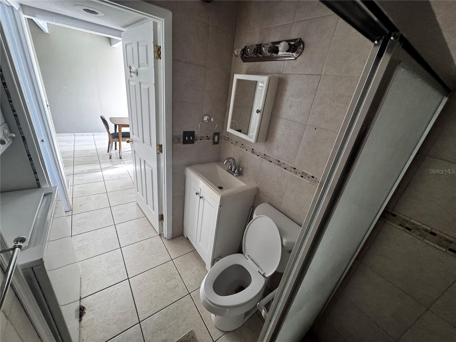 LAKESHORE CLUB - Residential