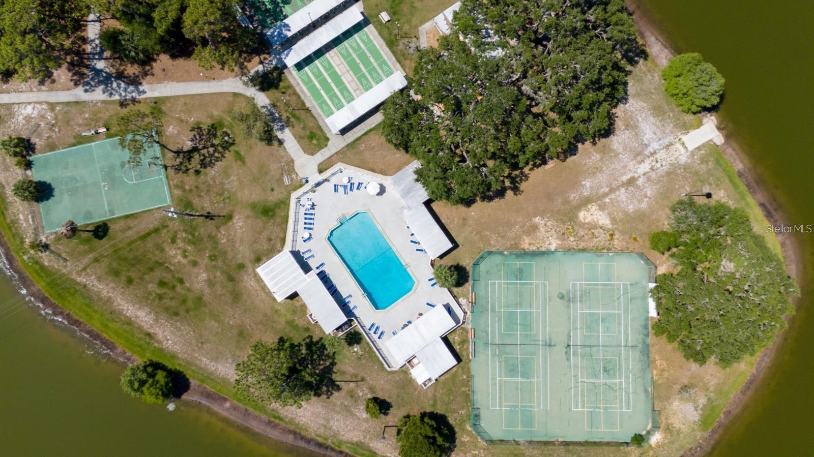 LAKESHORE CLUB - Residential