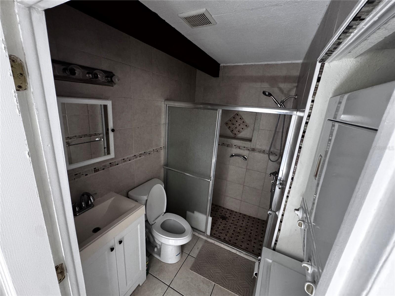 LAKESHORE CLUB - Residential