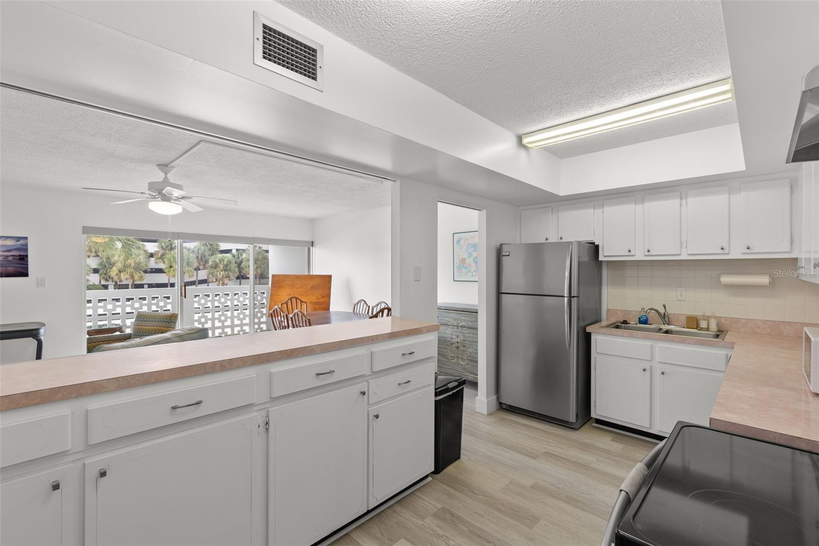 HARBOUR HOUSE CONDO - Residential