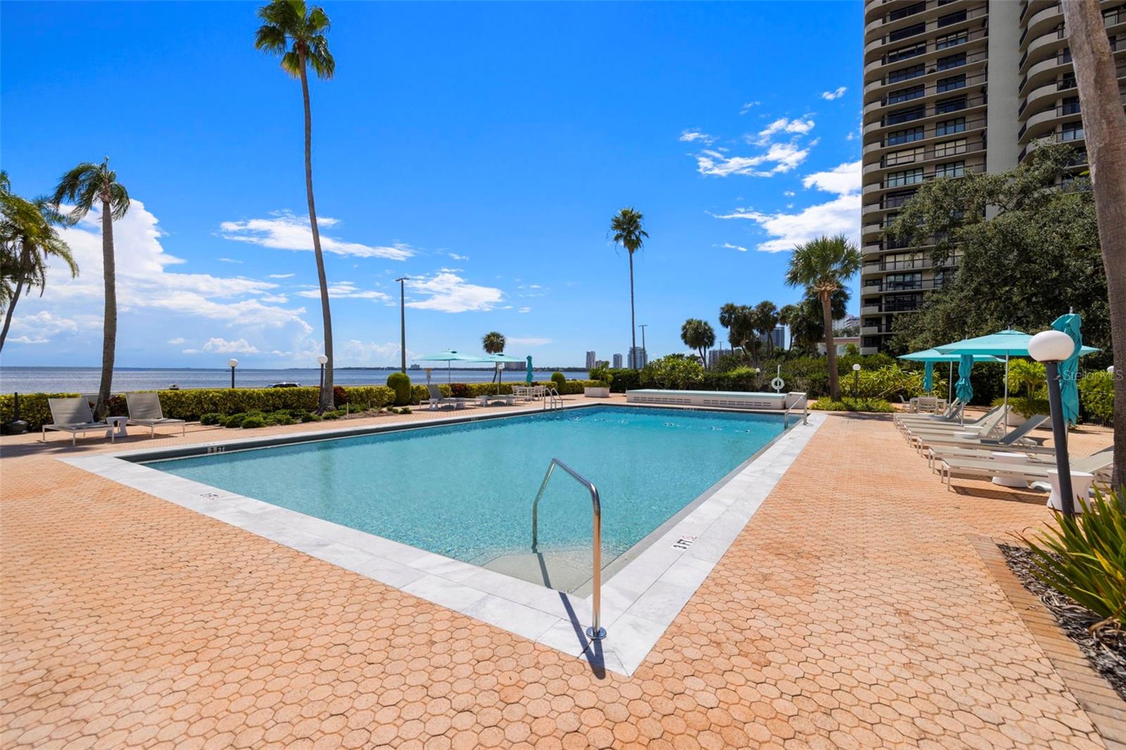 HARBOUR HOUSE CONDO - Residential