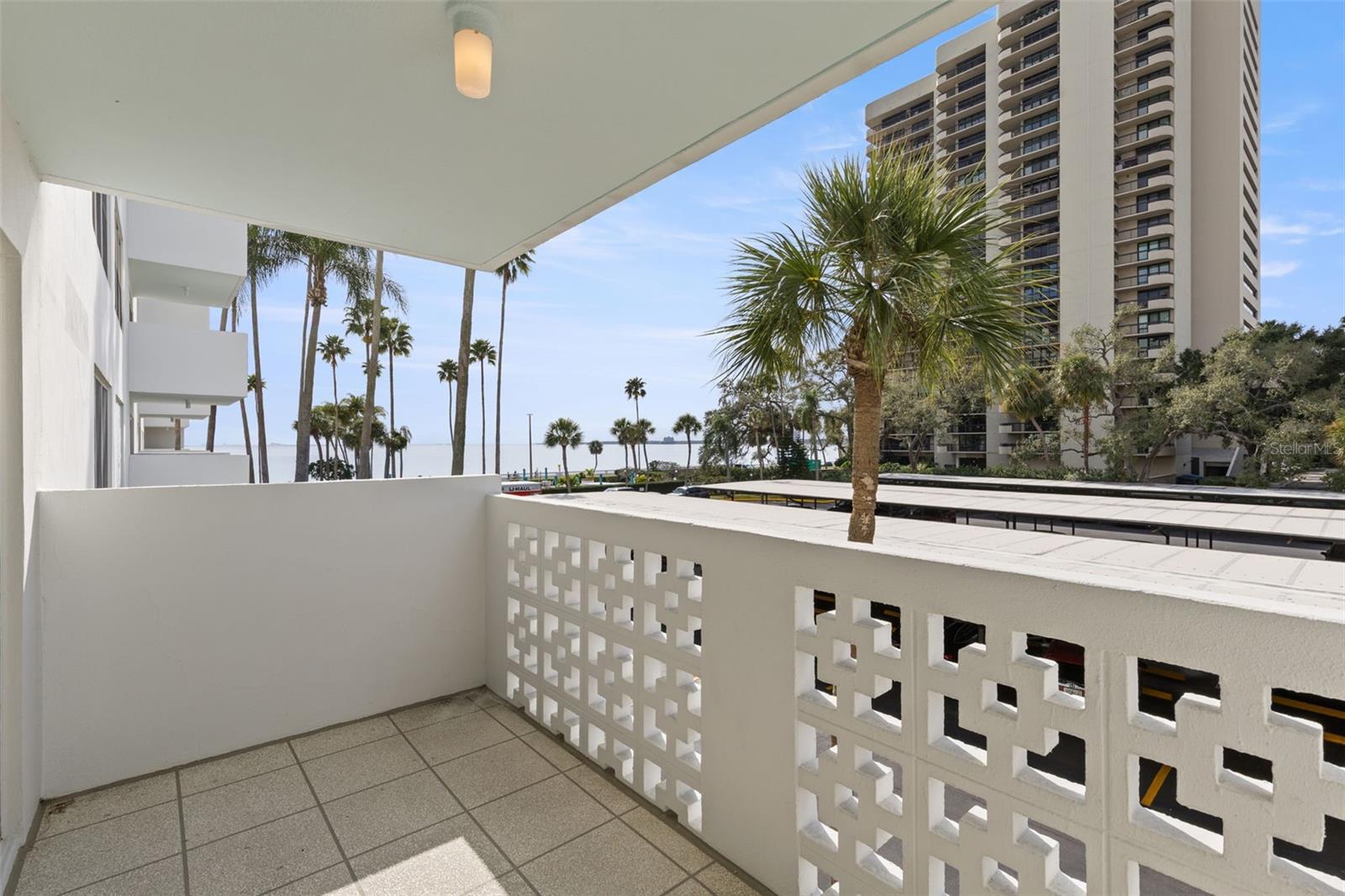 HARBOUR HOUSE CONDO - Residential