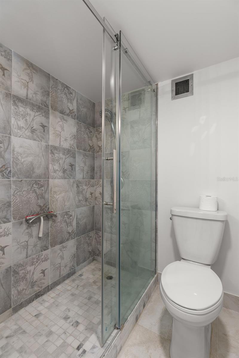 HARBOUR HOUSE CONDO - Residential