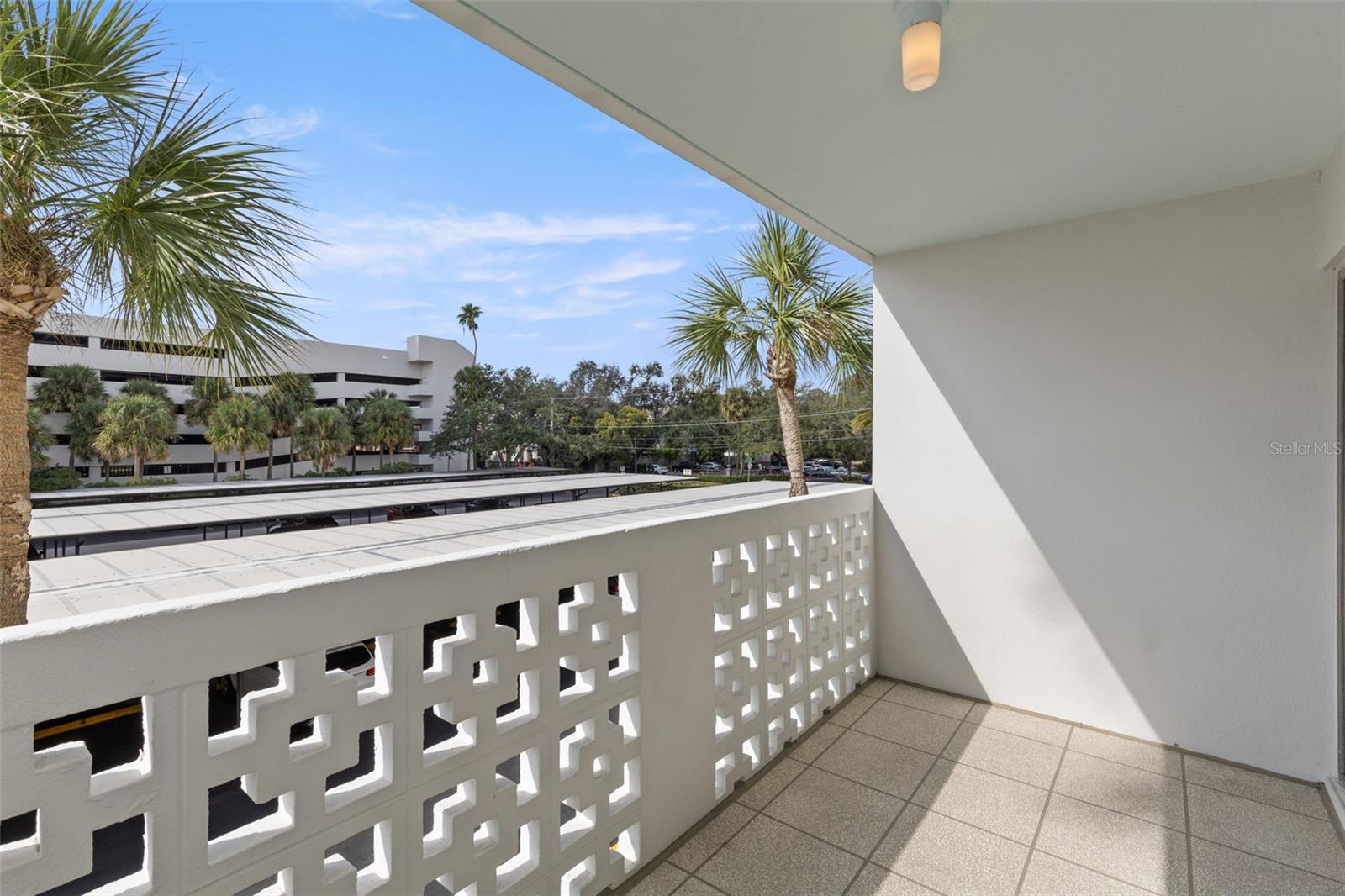 HARBOUR HOUSE CONDO - Residential