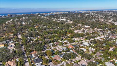 A home in SEMINOLE