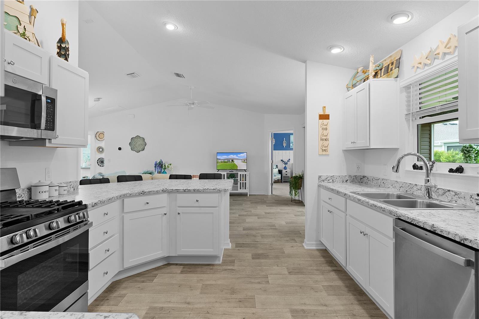 VILLAGES/SOUTHERN OAKS UN #126 - Residential