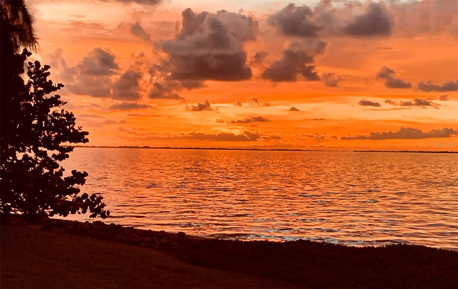 SAPPHIRE SHORES - Residential