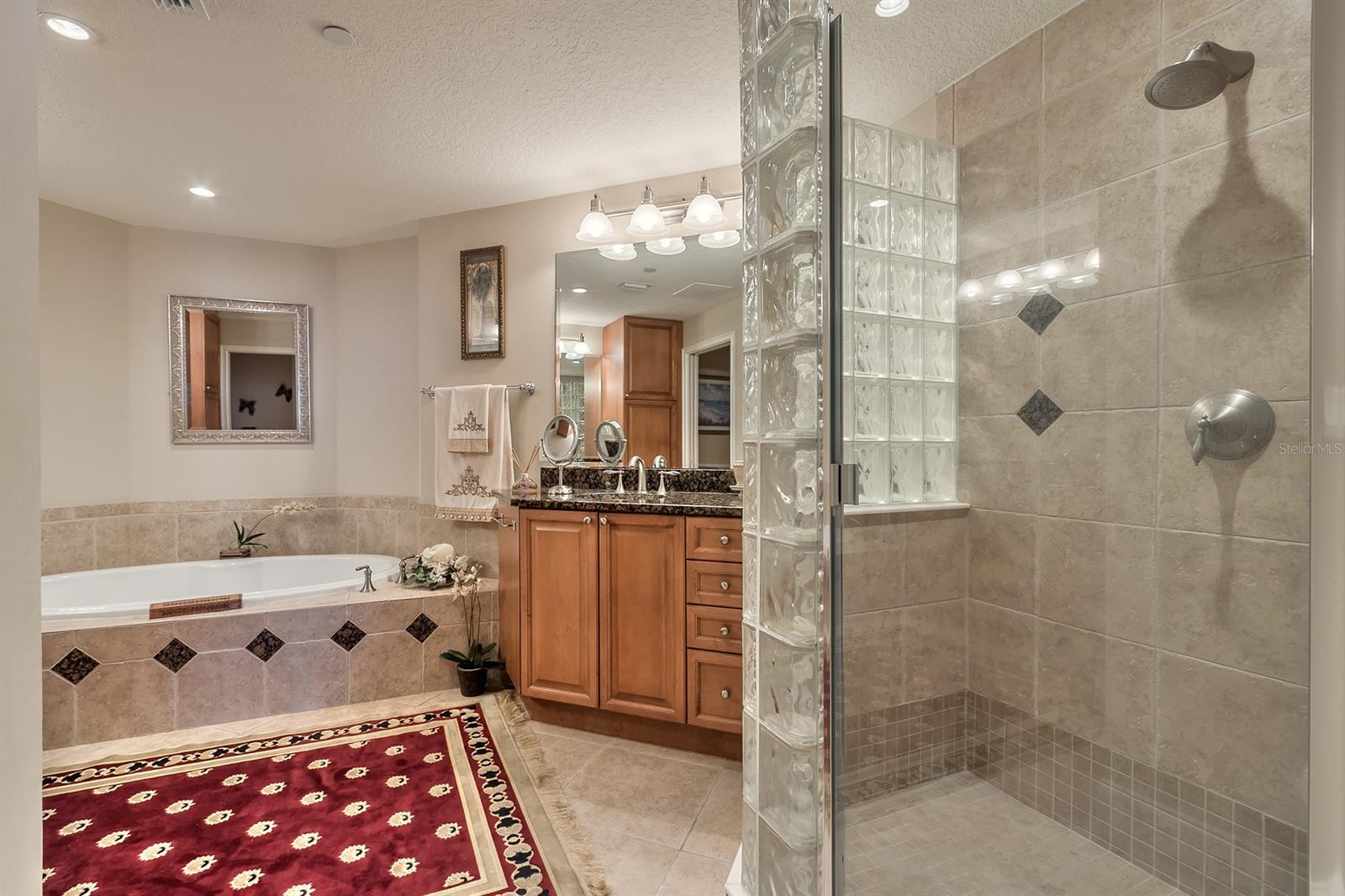 Bella Vista Condo - Residential