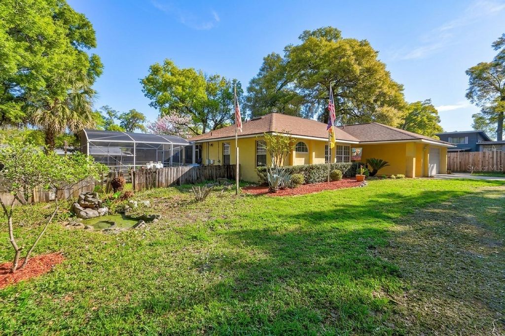 Photo of 1559 W Euclid Avenue, Deland, FL 32720 (MLS # V4945905)