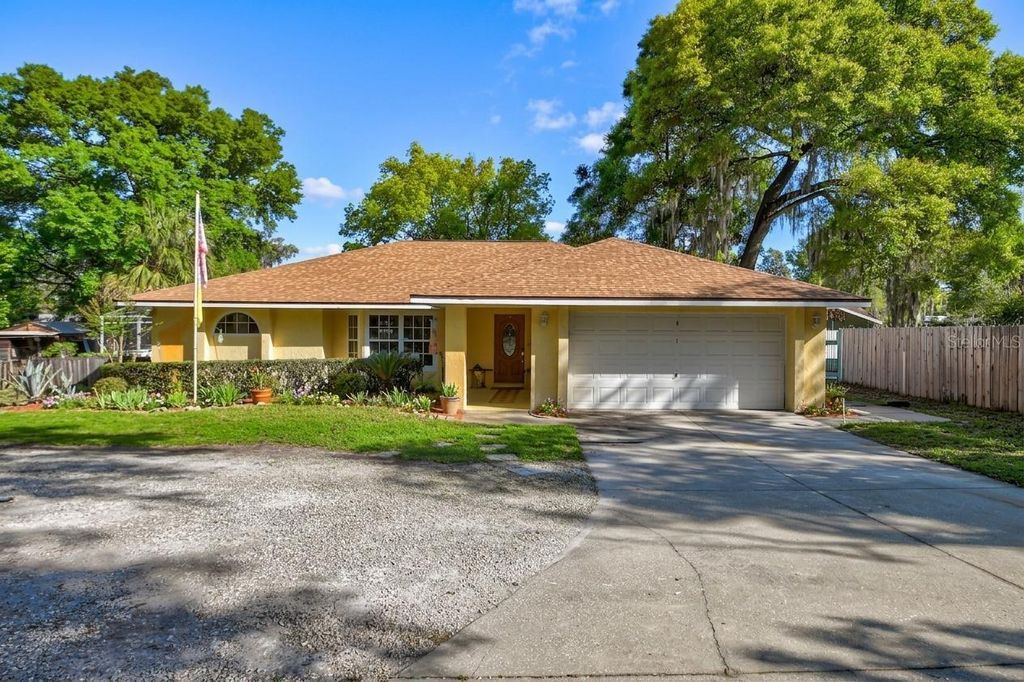 Photo of 1559 W Euclid Avenue, Deland, FL 32720 (MLS # V4945905)