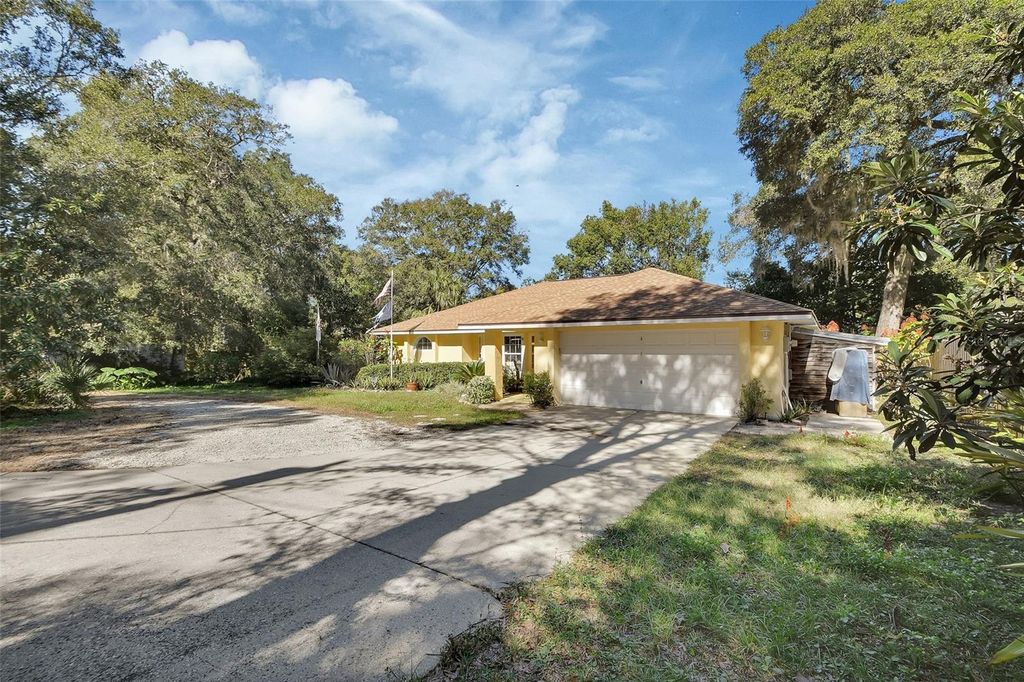 Photo of 1559 W Euclid Avenue, Deland, FL 32720 (MLS # V4945905)