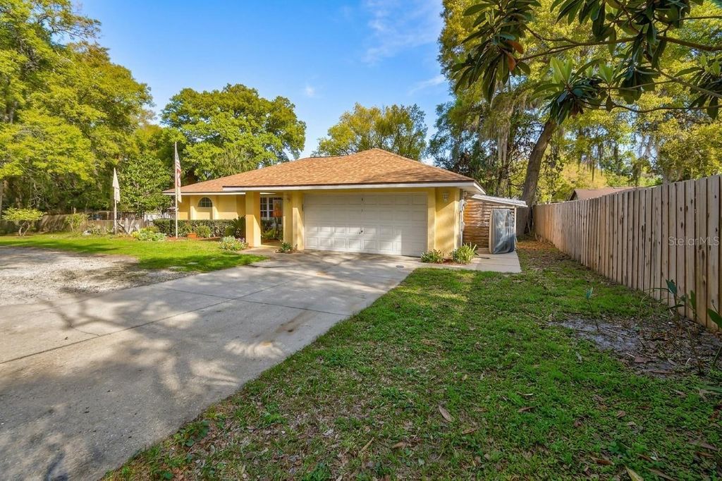 Photo of 1559 W Euclid Avenue, Deland, FL 32720 (MLS # V4945905)