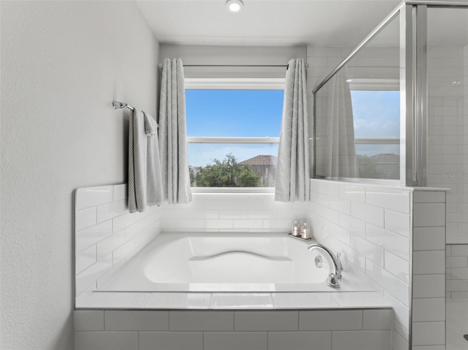 LUCAYA LAKE CLUB PH 4C - Residential