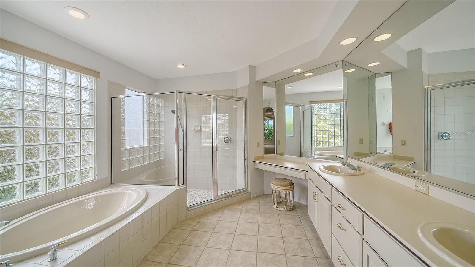 QUEENS HARBOUR - Residential