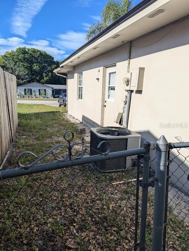 1725 TWIN OAK STREET