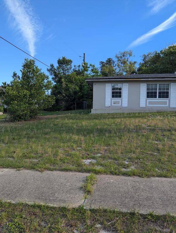 1725 TWIN OAK STREET