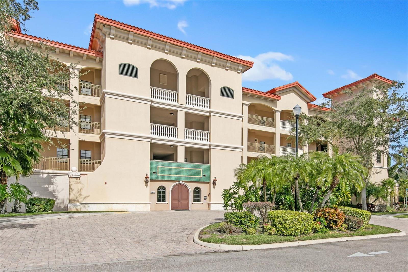 7612 LAKE VISTA COURT 405