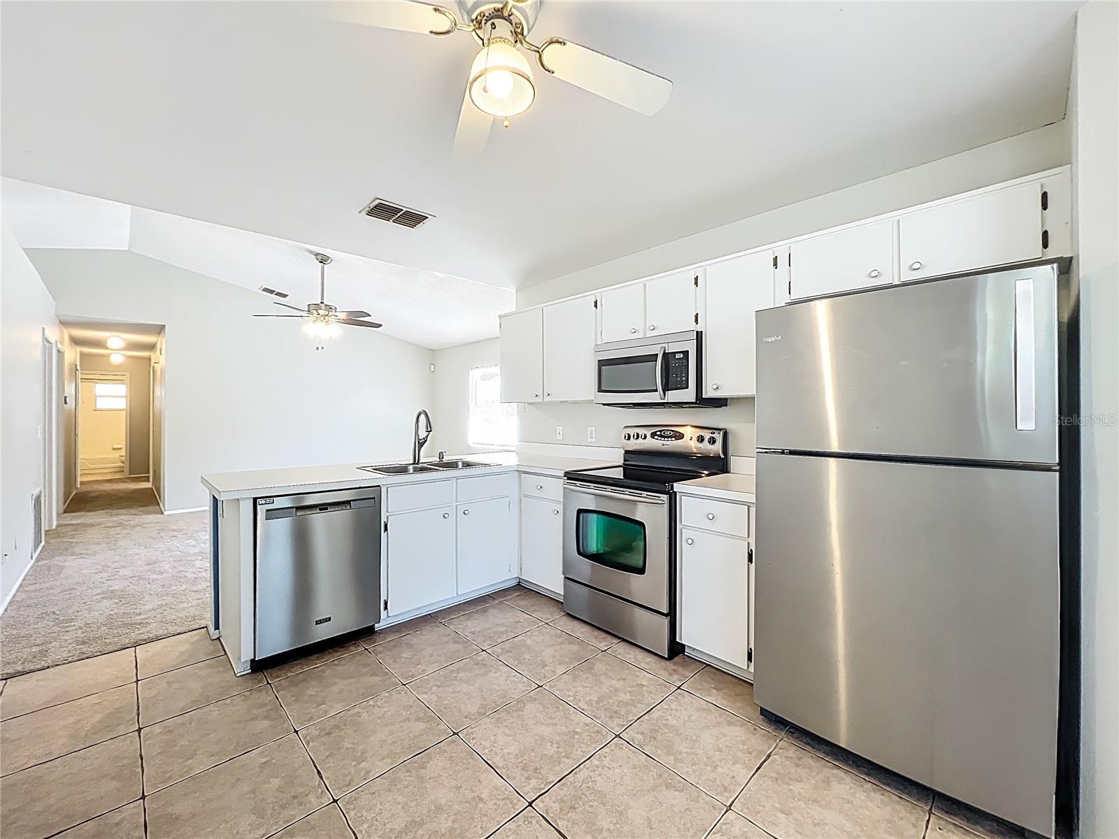 LAKE HAMMER ESTATES - Residential